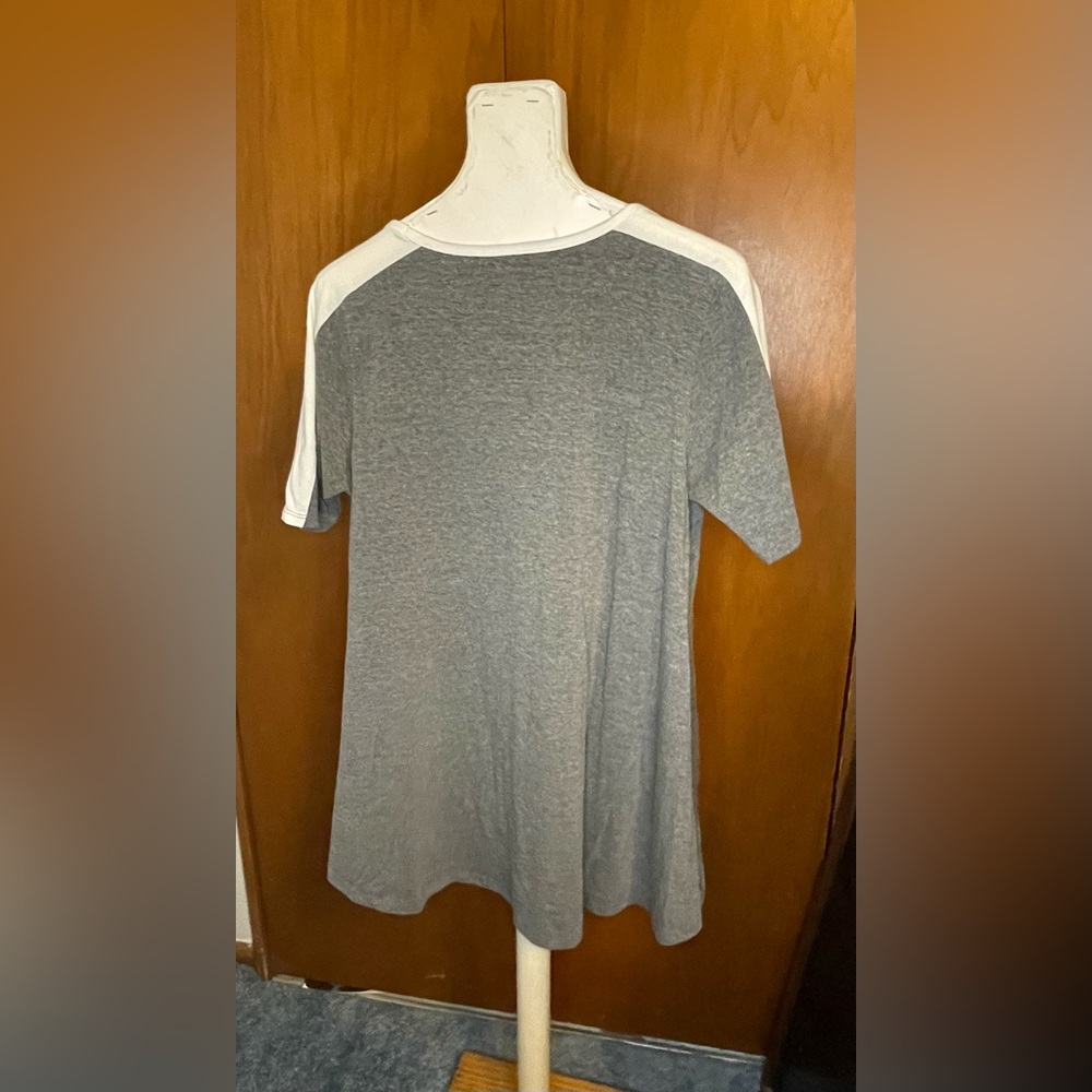 EUC Lula Roe Perfect Tee - Picture 3 of 5